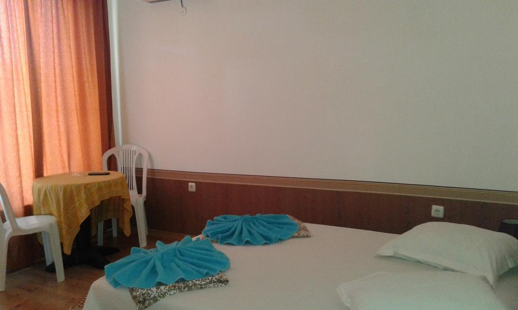 Zora Guest House Primorsko Habitación foto