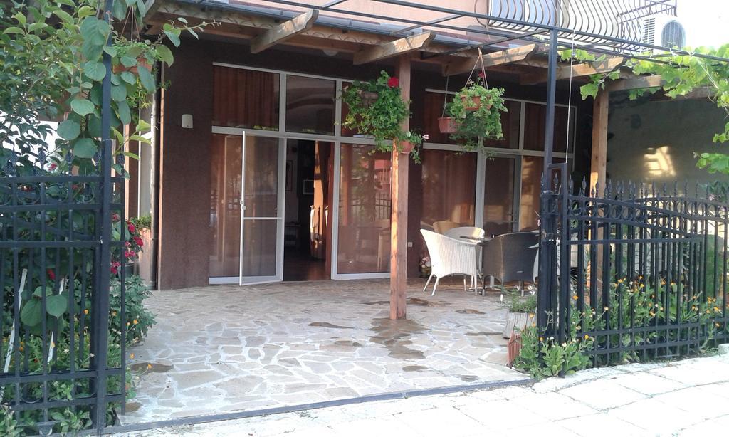 Zora Guest House Primorsko Exterior foto