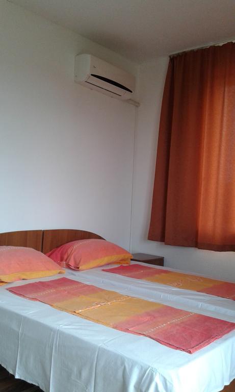 Zora Guest House Primorsko Habitación foto