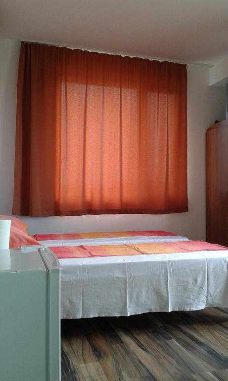Zora Guest House Primorsko Habitación foto